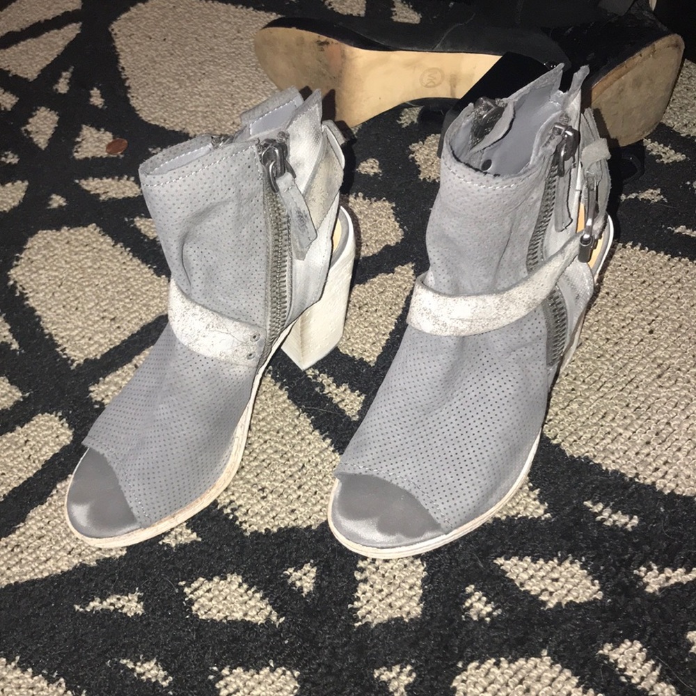 Basically brand new dolce vita Booties!